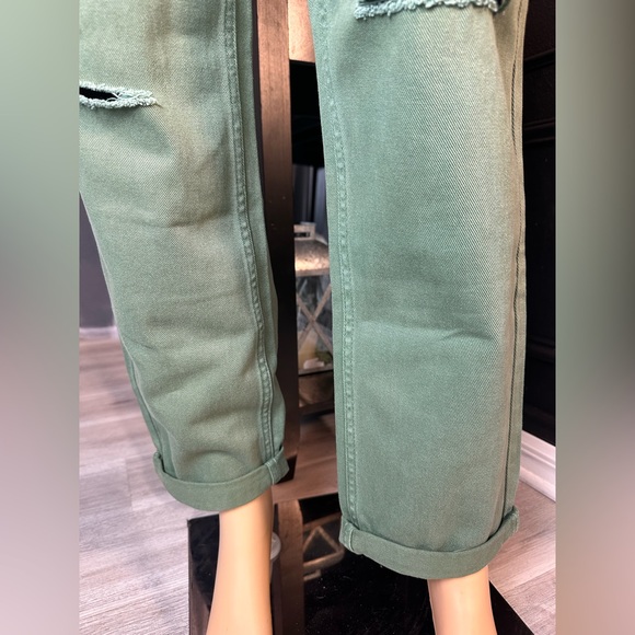 Fashion Nova ripped mom Jeans - Picture 5 of 7